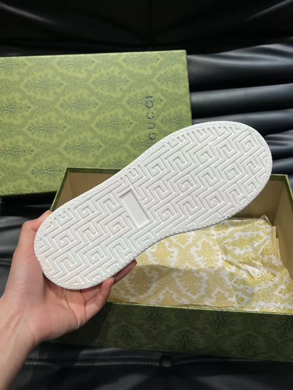 P460 new men's shoes GUCCI [Lightning] latest shoes are shipped. Original quality, fashionable, special materials, sheepskin lining, new packaging. The foot feels super comfortable and the workmanship is impeccable. Size: 38-45